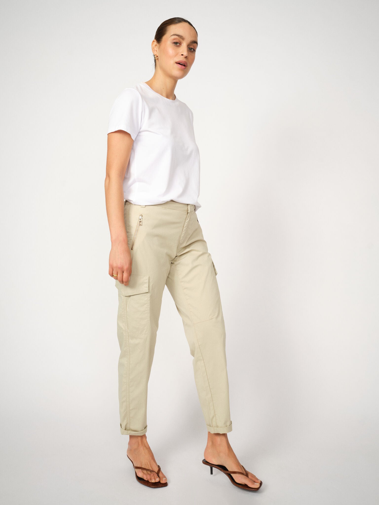 Modelshot / Moss Gray / Detail